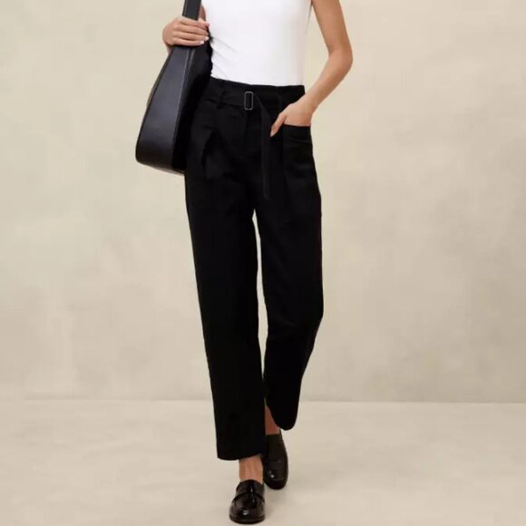 Banana Republic Factory Pants - Banana Republic Factory Twill Belted Tapered Pant size 4 Black